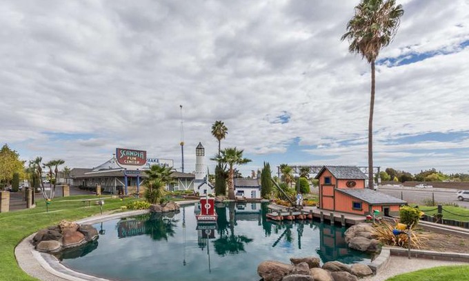 Foothill Farms Hotel | Super 8 by Wyndham Sacramento