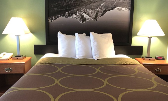 Salmon Hotel | Super 8 by Wyndham Salmon