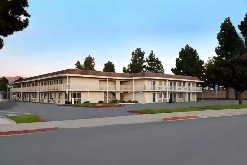 East San Jose Hotel | Super 8 by Wyndham San Jose