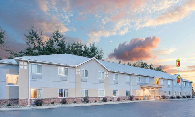 Seville Hotel | Super 8 by Wyndham Seville