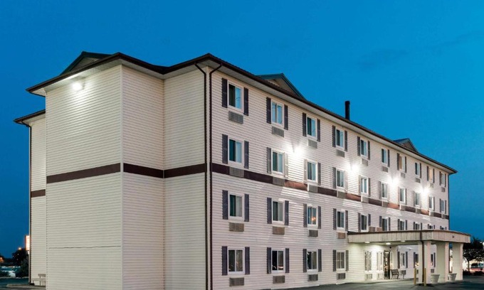 Springfield Hotel | Super 8 by Wyndham Springfield East