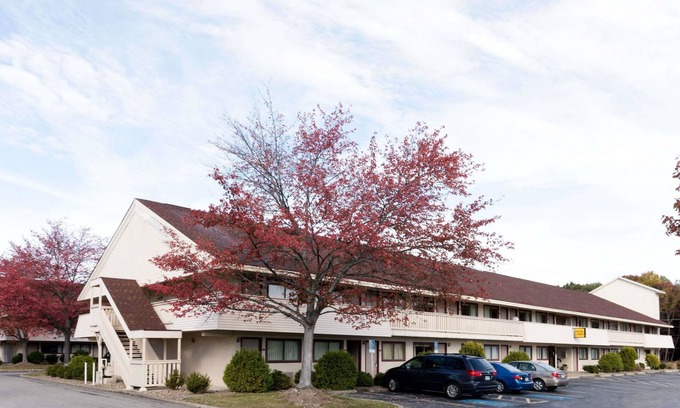 Strongsville Hotel | Super 8 by Wyndham Strongsville/Cleveland