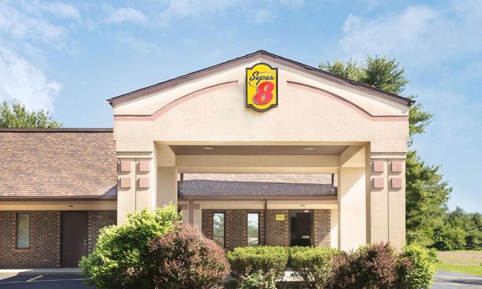Taylorville Hotel | Super 8 by Wyndham Taylorville IL