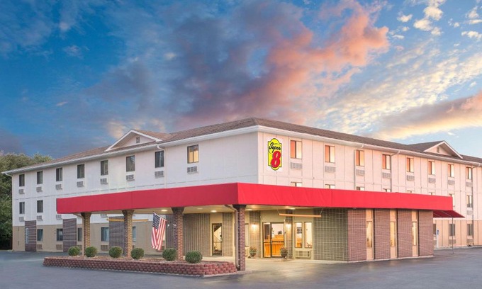 Terre Haute Hotel | Super 8 by Wyndham Terre Haute