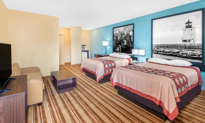 Thunder Bay Hotel | Super 8 by Wyndham Thunder Bay