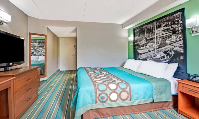 Scarborough Hotel | Super 8 by Wyndham Toronto East ON