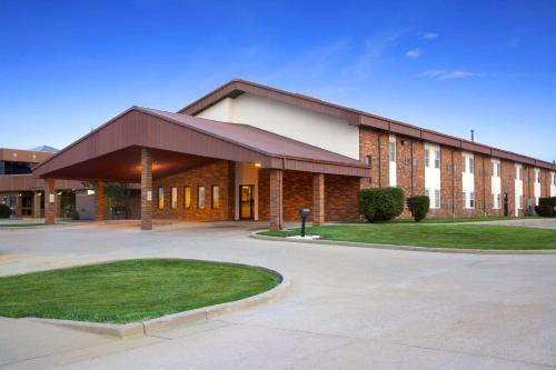 Tuscola Hotel | Super 8 by Wyndham Tuscola