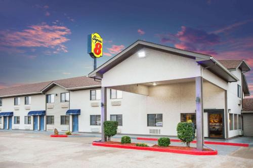 Van Buren Hotel | Super 8 by Wyndham Van Buren/Ft. Smith Area