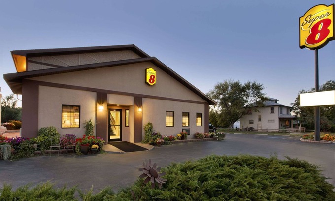 Pinnacles Entrance Badlands Hotel | Super 8 by Wyndham Wall