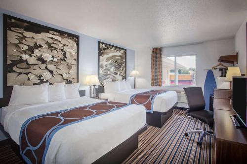 Washington Hotel | Super 8 by Wyndham Washington
