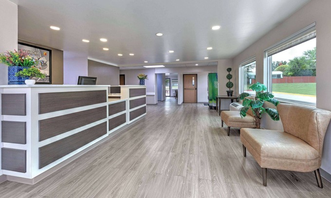 Waxahachie Hotel | Super 8 by Wyndham Waxahachie TX
