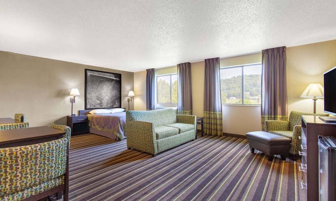 Weston Hotel | Super 8 by Wyndham Weston WV