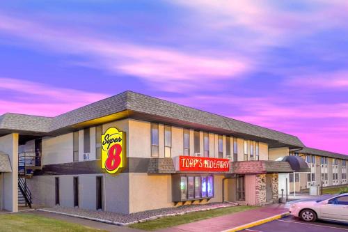 Windsor Hotel | Super 8 by Wyndham Windsor/Madison North