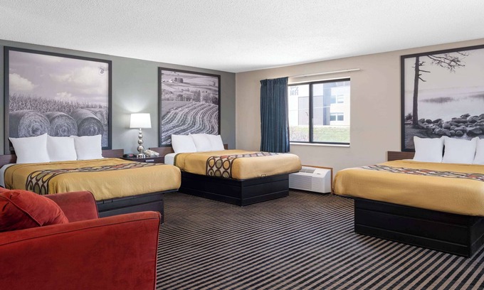 Humboldt Hotel | Super 8 Humboldt IA