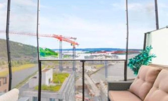 Bjørvika Apartment | Super Central Designer Penthouse at 19th Floor With Amazing View!
