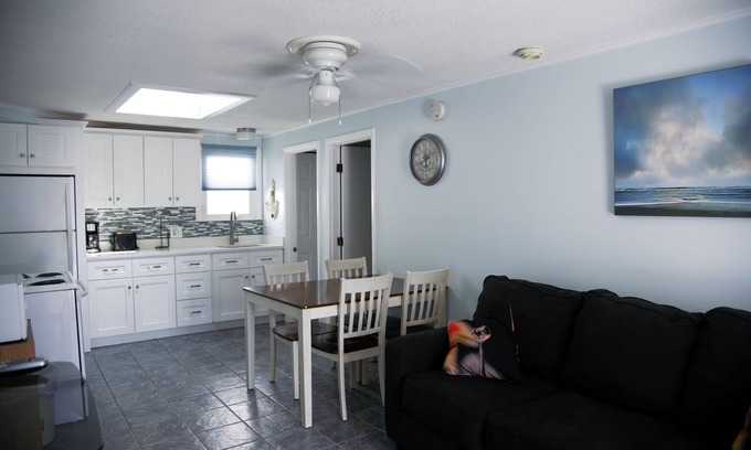 Hampton Cottage | Super Clean 2 Bedroom Cottage