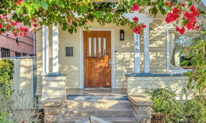 Willmore House | Super-Clean Bright & Big Private House w Huge Yard Near Beach, shopping + dining