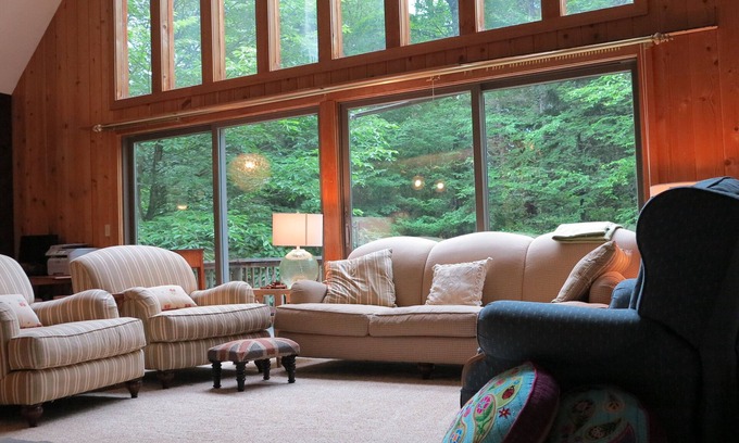 Londonderry House | Super Clean Renovated Ski Chalet in Summer!