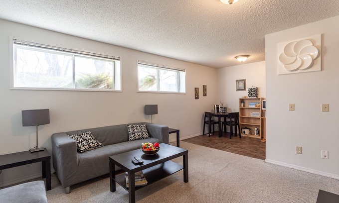 Crescent Heights House | Super Convenient Cozy Suite - Close to Downtown!