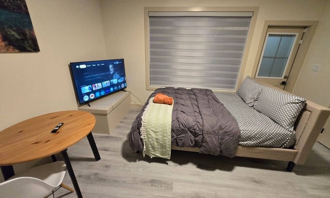 West Edmonton House | Super Cozy/Private Bachelor Pad in Serene Neighborhood