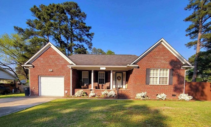 Pine Forest House | 🌟Super Cute & Comfy Charmer; Baby-Friendly; 7 miles to Ft Bragg🌟