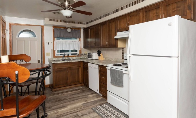 Allouez House | Super cute home located on a dead end street close to Lambeau Field