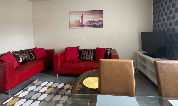 Stanley Apartment | Super deluxe 3 bedrooms apartment in this popular area of Stanley