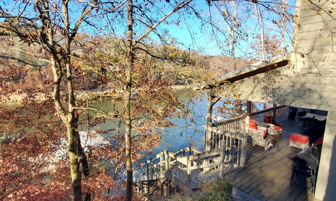 Arley House | Super Fun Home in the Heart of Smith Lake, year round deep water, 7 Person Spa!