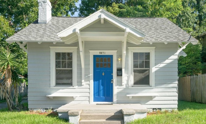 Riverside House | Super fun home with bikes on the best street in Riverside!
