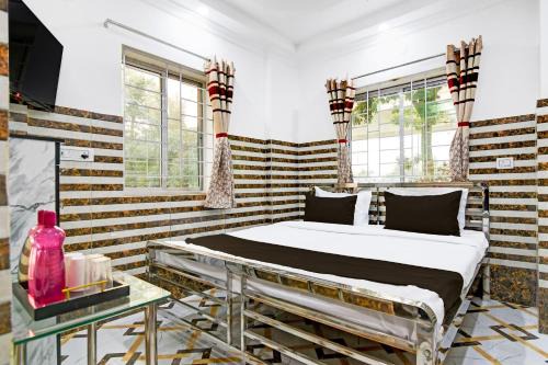 Kolkata Hotel | Super Hotel O Hiland Park Formerly Ayush Villa