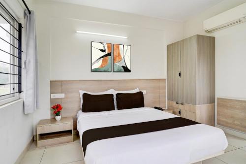 Gandhi Nagar Hotel | Super Hotel O KSR Bengaluru City Junction Formerly Gurudev Residency