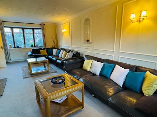 St Ives House | Super King Bed Suite, Executive office, fast WiFi, free parking