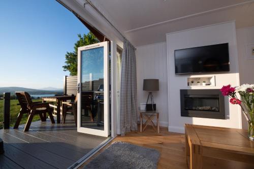 Port Glasgow House | Super King Lodge-Sleeps 2-HotTub-Sea View