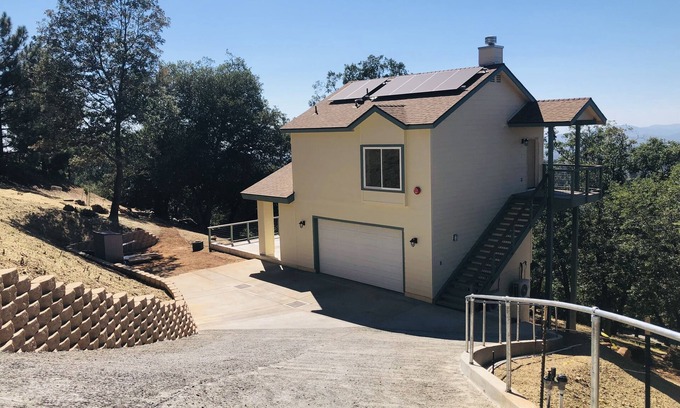 Julian Cabin | SUPER LOW PRICE! Little Acorn cabin, 5 miles from Historic Julian. Pet Friendly!
