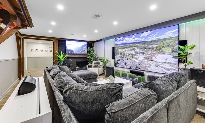 Etobicoke House | Super Lux Designer Co-Living, Hot Tub, Movie Theatre, Tesla Charger, Fireplaces