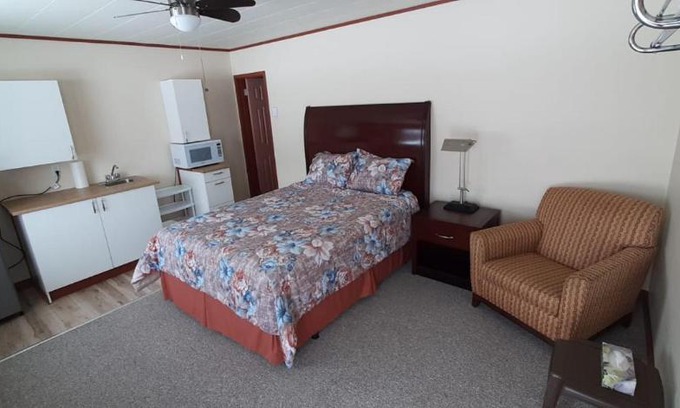 Algoma District Hotel | Super Nights Inn