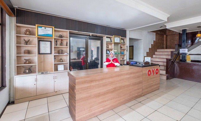 Marusu Hotel | Super OYO 2704 Hotel Transit 2