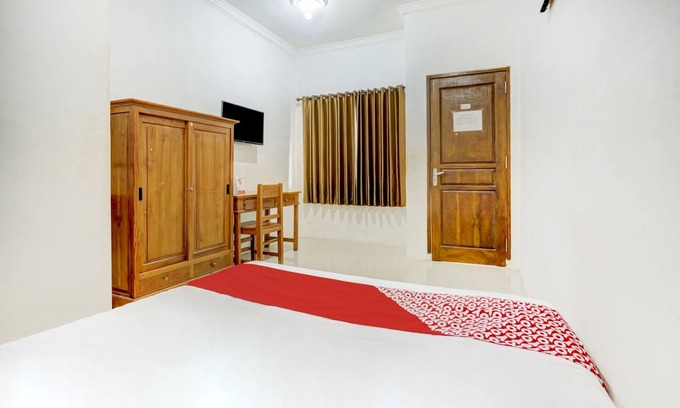 Lamongan Hotel | Super OYO 3702 Homestay Bougenville Syariah
