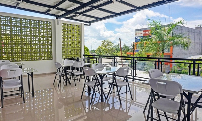 Banjarbaru Hotel | Super OYO 92518 De Luna Hotel