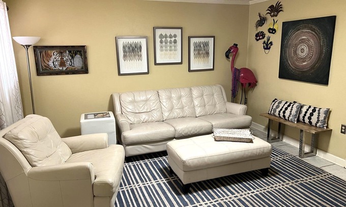 Beauregard Town Historic District Condo | Super Quiet/Comfortable Historic Beauregard Downtown minutes to LSU