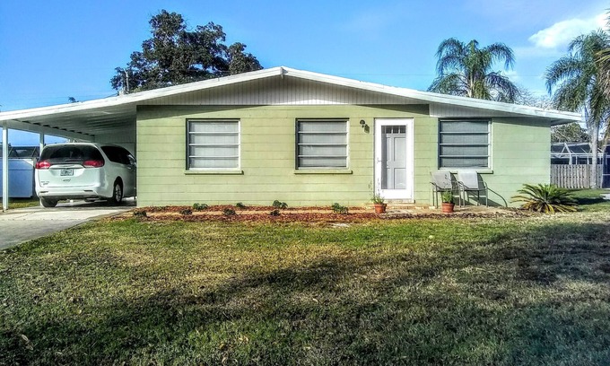 Vamo House | Super South Sarasota Location minutes to Amenities