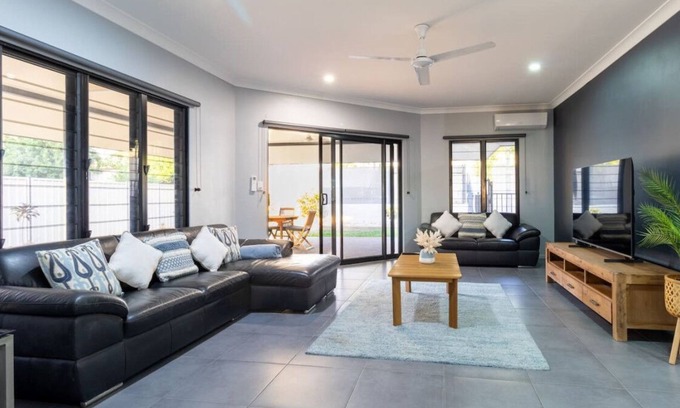 Johnston House | Super Spacious Modern Home with Pool
