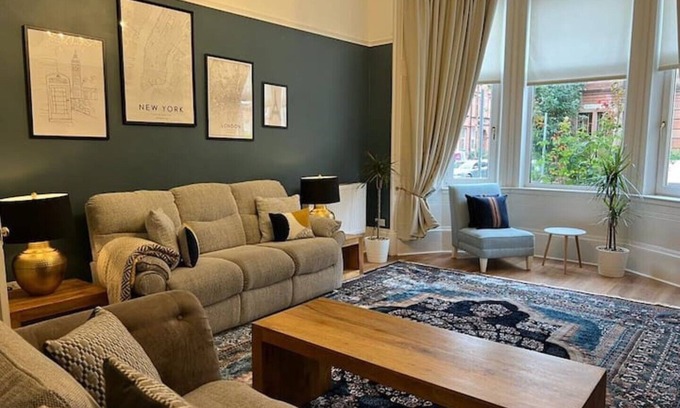 Shawlands Apartment | Super Spacious Victorian 3 BR main door flat Shawlands/Hampden Park near by