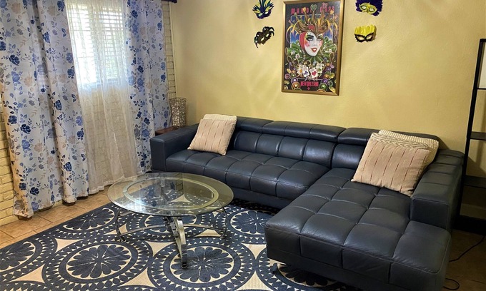 Beauregard Town Historic District Condo | SUPER SUMMER SAVINGS! Cool and Eclectic , Perfect Downtown Spot minutes to LSU