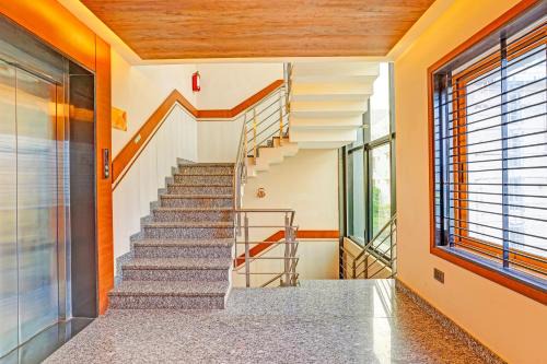 Domlur Hotel | Super Townhouse Indiranagar