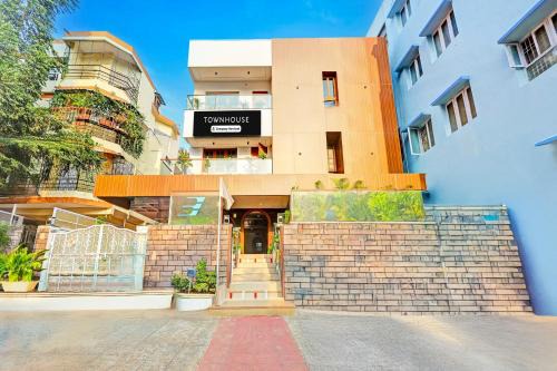 Visakhapatnam Hotel | Super Townhouse Seethammadhara Junction Formerly Vijaya Residency