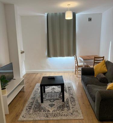 Ilkeston Apartment | Super Value Bath Street Flat