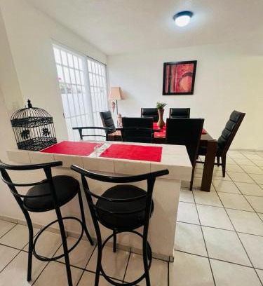 Queretaro House | Super zona comercial y cerca de todo