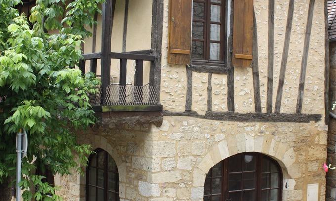 Saint-Cyprien House | Superb 14th Century Historic House with 2 large bedrooms sleeps 6 guests