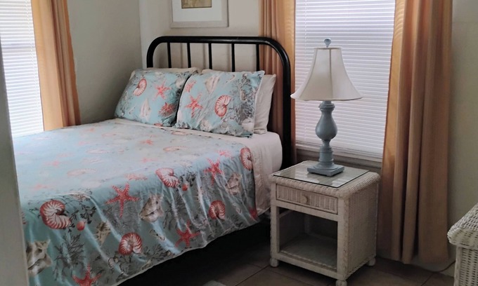 West Panama City Beach House | Superb 2-bedroom house with AC in Panama City Beach